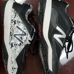 New Balance Girls Turf Cleats Size 5 US